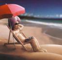 Cerebro masculino tomando el sol en un chiringuito playero