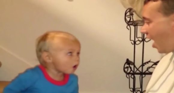 Este pequeño se queda sin palabras ante la actuación de su padre 1