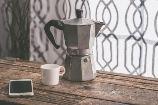 La obsesión con el café: Un viaje a la cafetera del absurdo