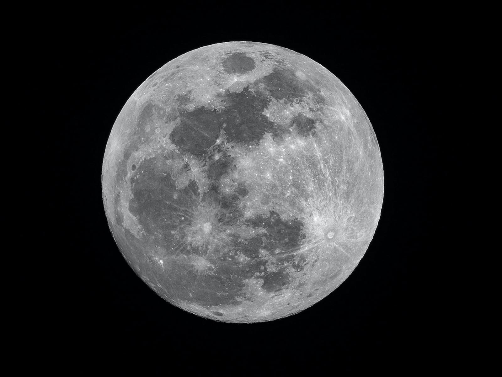 ¿Cómo sería vivir en la luna? Un monólogo con mucha chispa